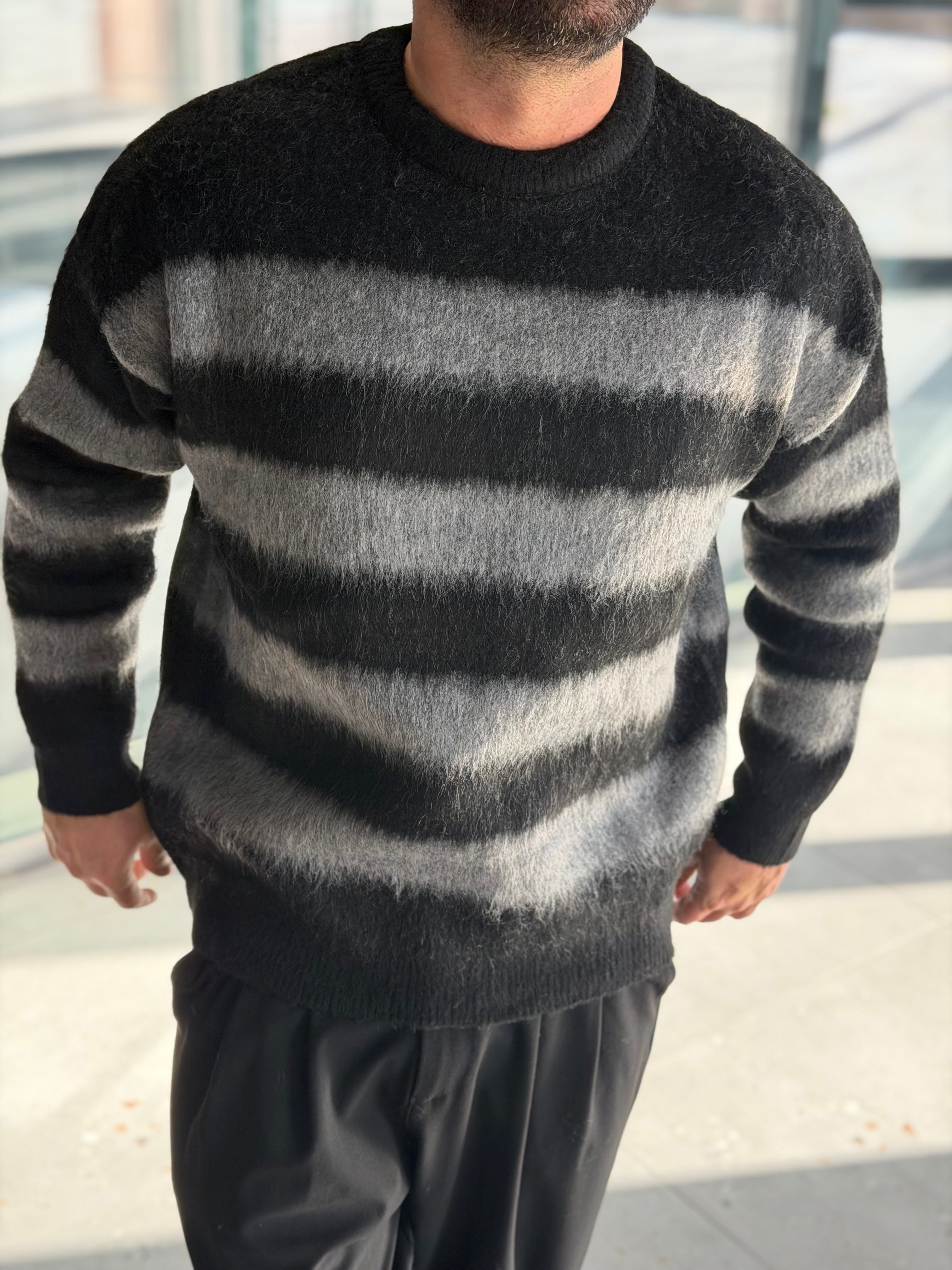 Yarım Oversize Çizgili Kazak - Siyah Gri TRK55