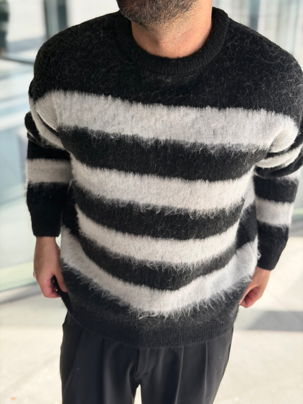 Yarım Oversize Çizgili Kazak - Siyah Beyaz TRK56