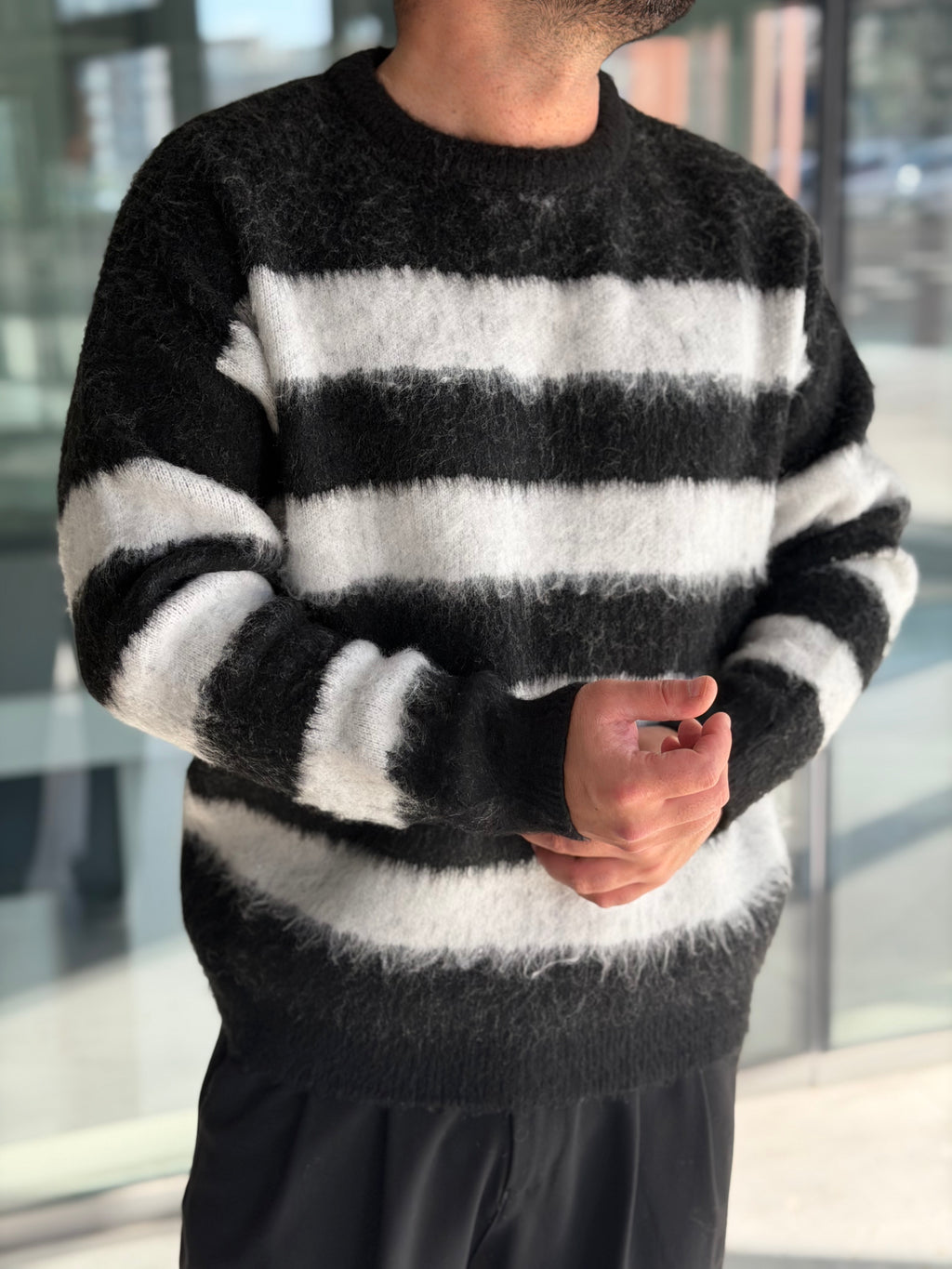 Yarım Oversize Çizgili Kazak - Siyah Beyaz TRK56