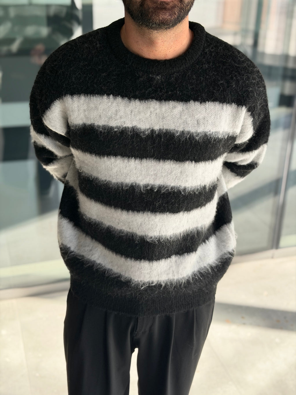 Yarım Oversize Çizgili Kazak - Siyah Beyaz TRK56